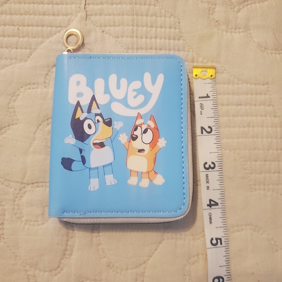 Bluey Wallet with Zipper Closure - Picture 5 of 5